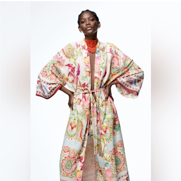 🆕️[L] Zara Floral Printed Kimono / Robe / Duster viral - Picture 2 of 16